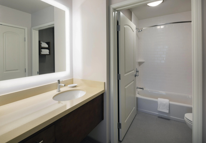 Staybridge Suites Phoenix - Biltmore Area by IHG