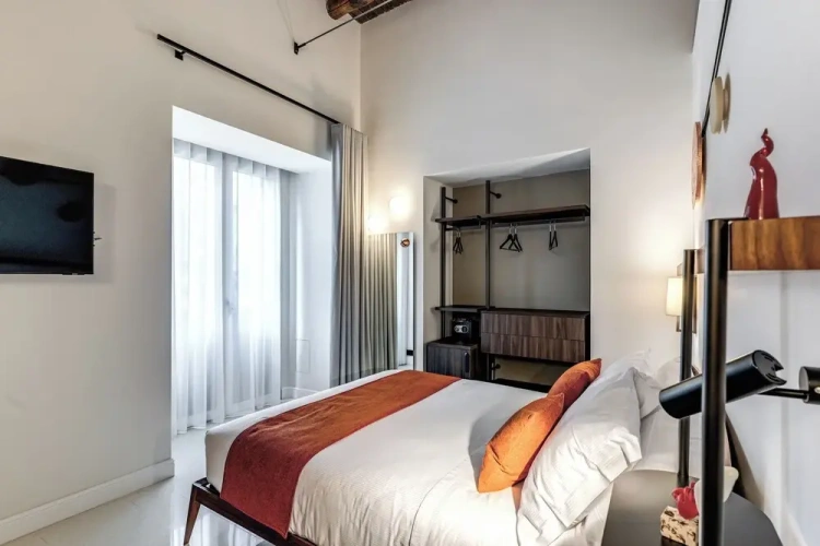Superior Triple room with balcony and with city view