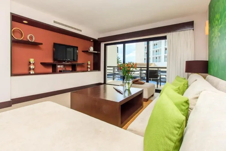 3 Bedrooms Apartment