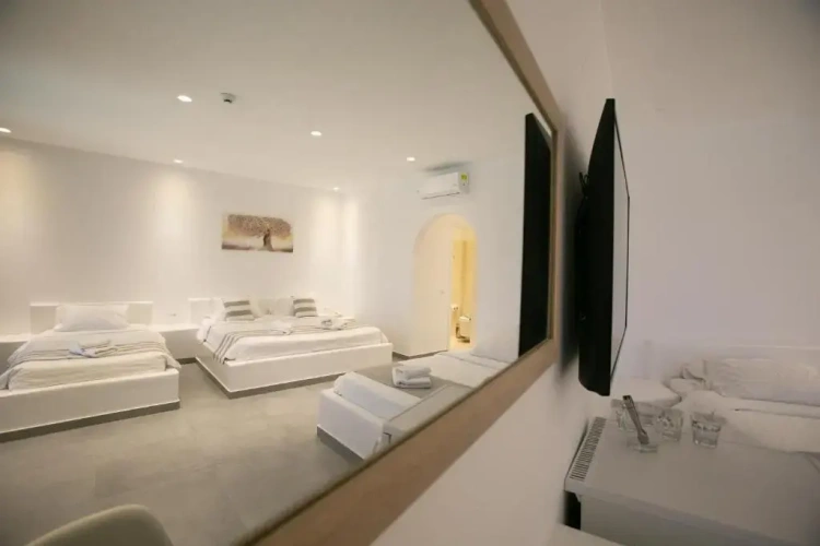 Deluxe Quadruple room with sea view