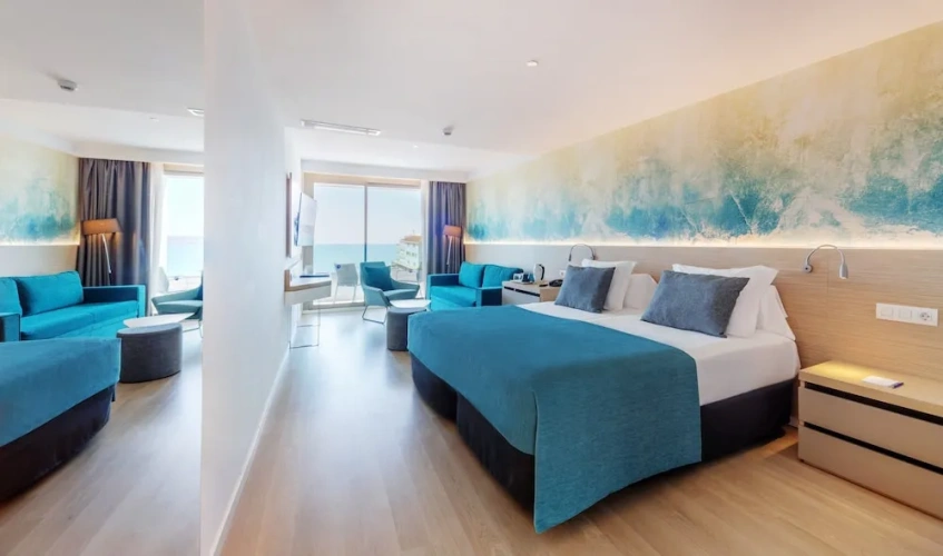 Superior Junior Suite with balcony and with sea view