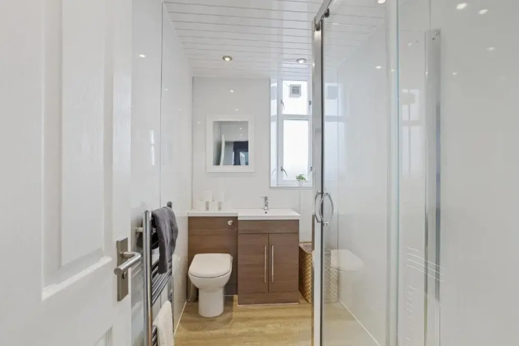 3 Bedrooms Apartment