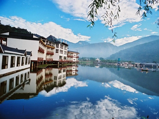 Standard Double room with lake view