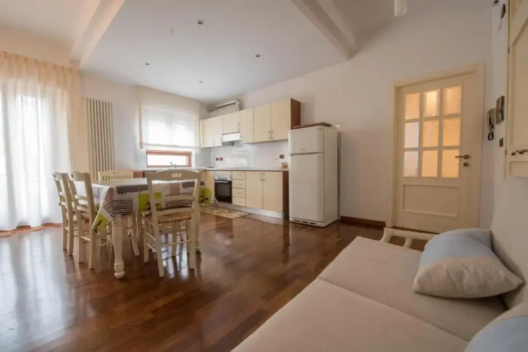 3 Bedrooms Apartment