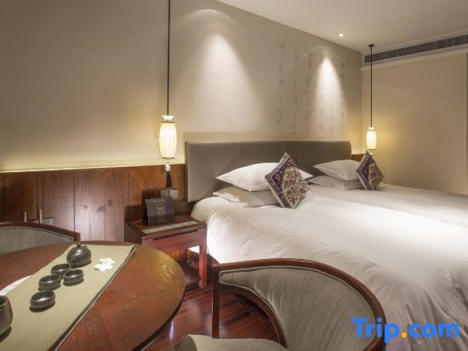 Standard Twin room with view