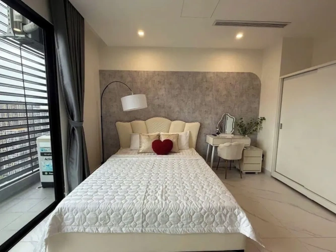 Business Studio with balcony