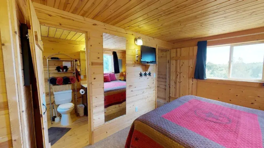 White Cabin Cozy Secluded Cabin