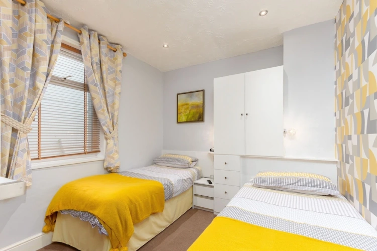 Standard Twin Basement room