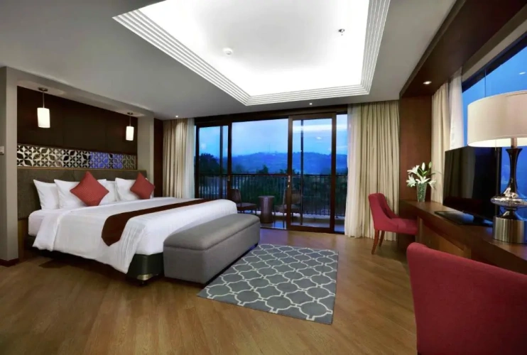 Suite with view