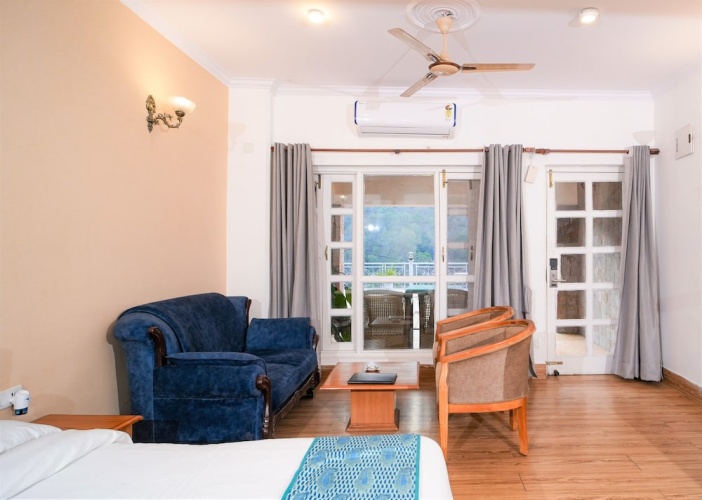 Deluxe Basement room with balcony and with lake view