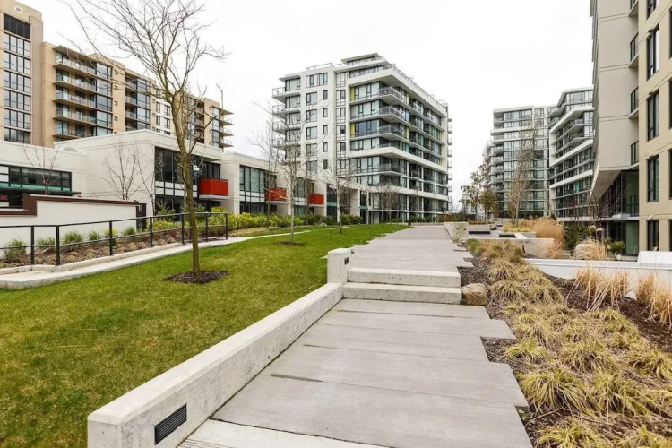 Convenient 2bdr 2BA Richmond Centre Condominium