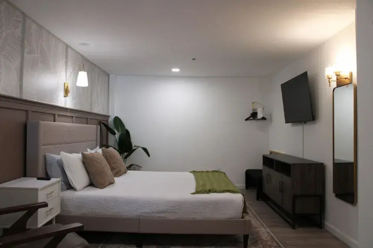 The Brooks Hotel