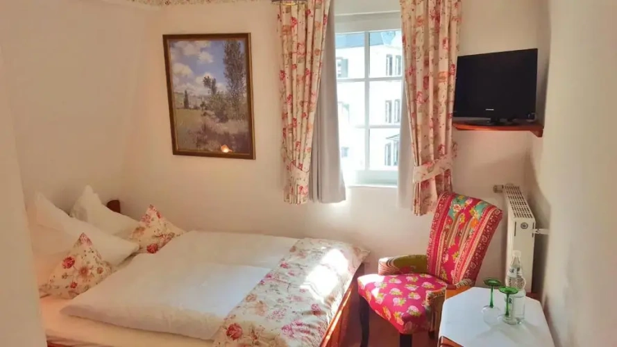 Classic Single room with view