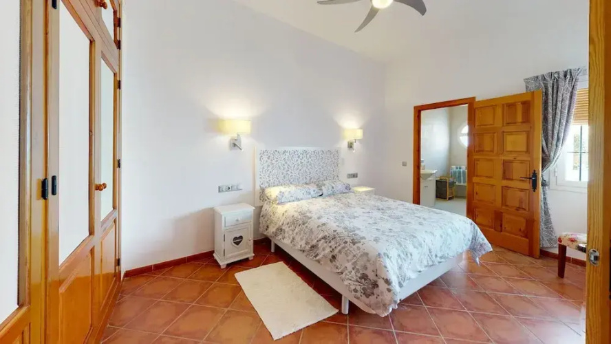 5 Bedroom-privatepool-balcony-sea View-nerja