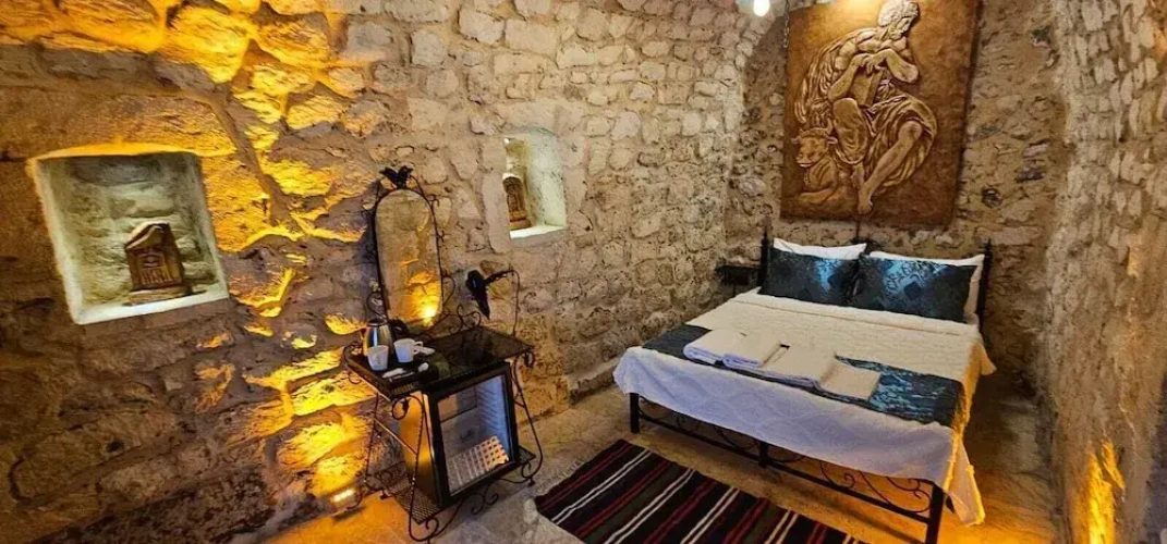 Economy room