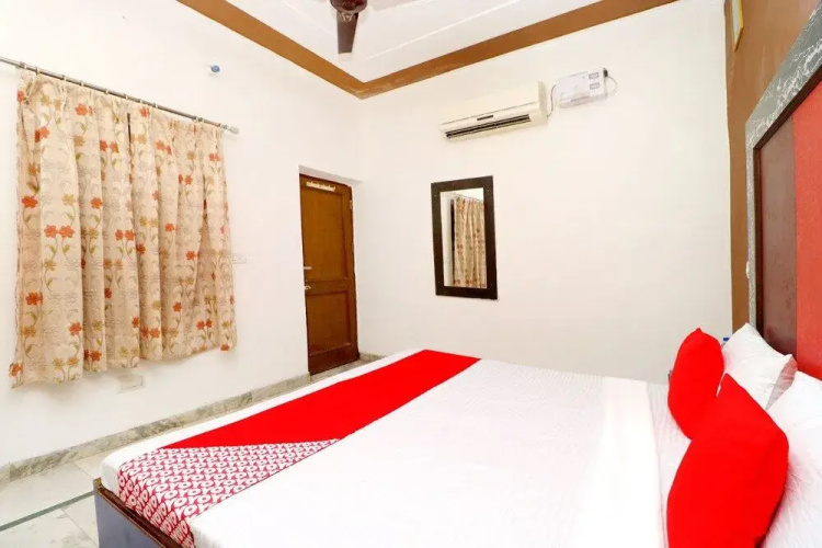 Oyo 37663 Hotel Royal Palace