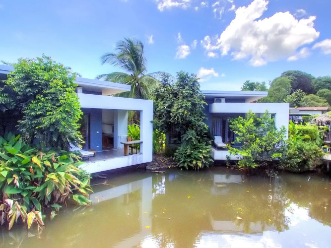 Sunny Resort Lake House