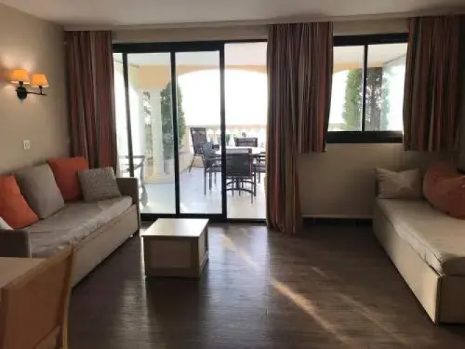 2/3 Pièces, Vue Mer Et Piscine
