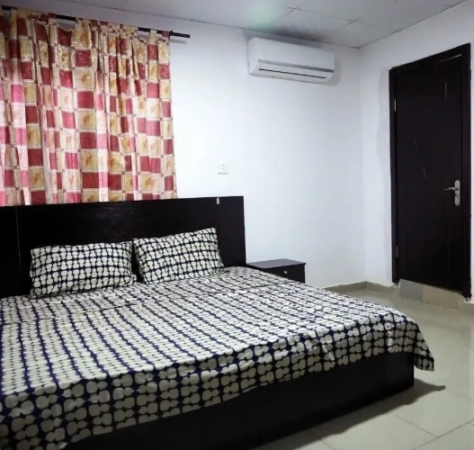 4 Bedrooms Apartment