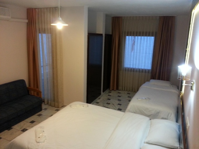 Standard Triple room