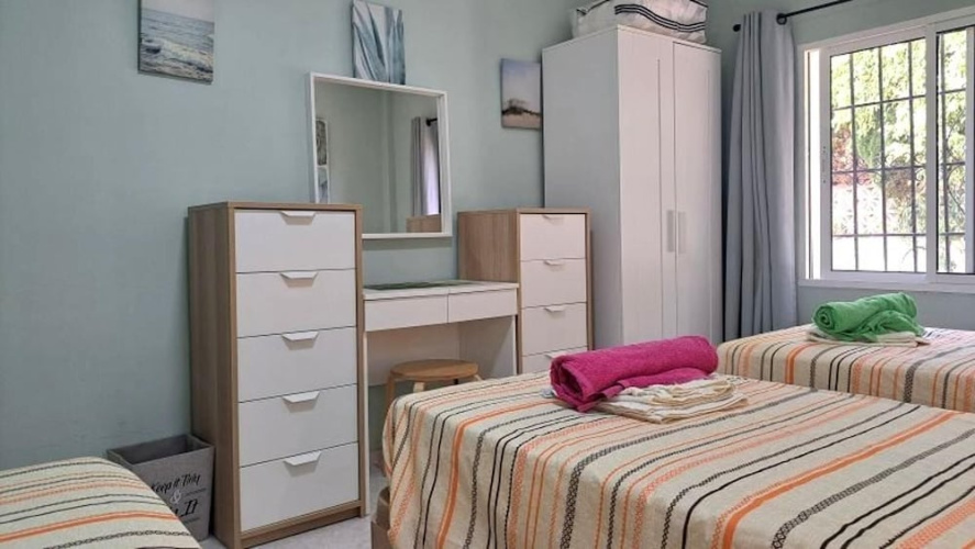 2 Bed Villa - Sleeps 5 - Private Pool & Garden