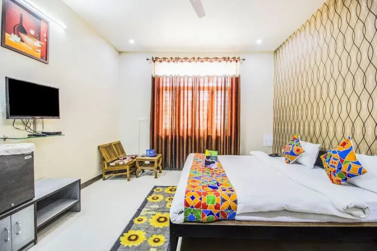 FabHotel Queen Palace