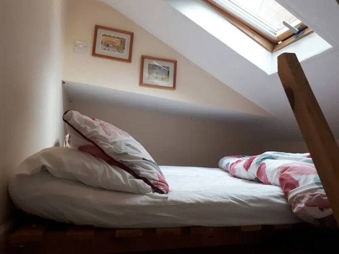 1 Bed Flat - Sleeps 2 - Pets - Garden - Parking