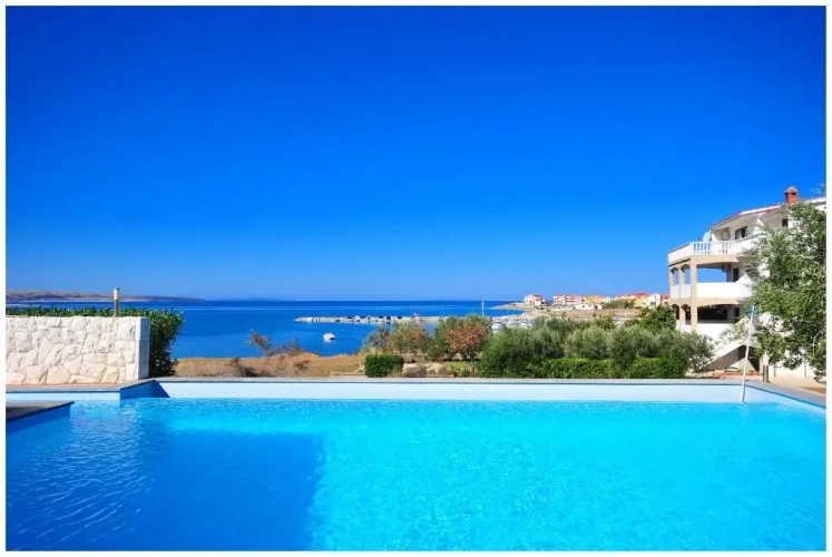 2 Bedrooms Apartment with sea view