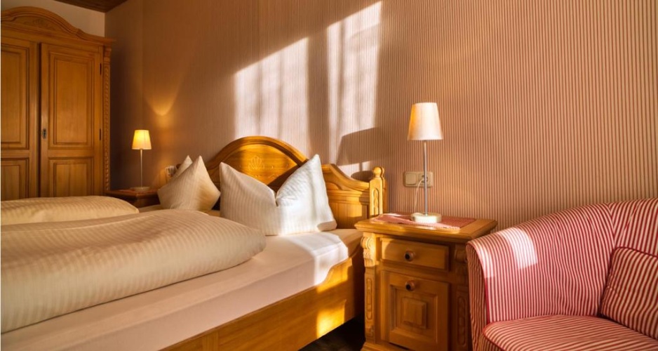 Standard Twin room with balcony