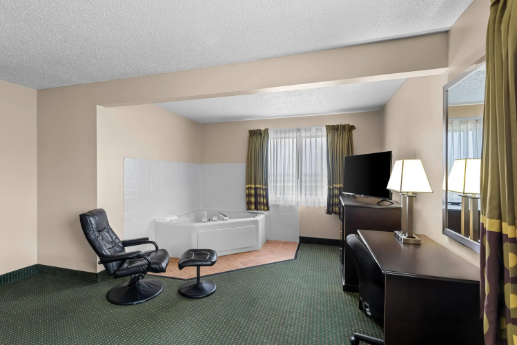 Super 8 by Wyndham Jefferson