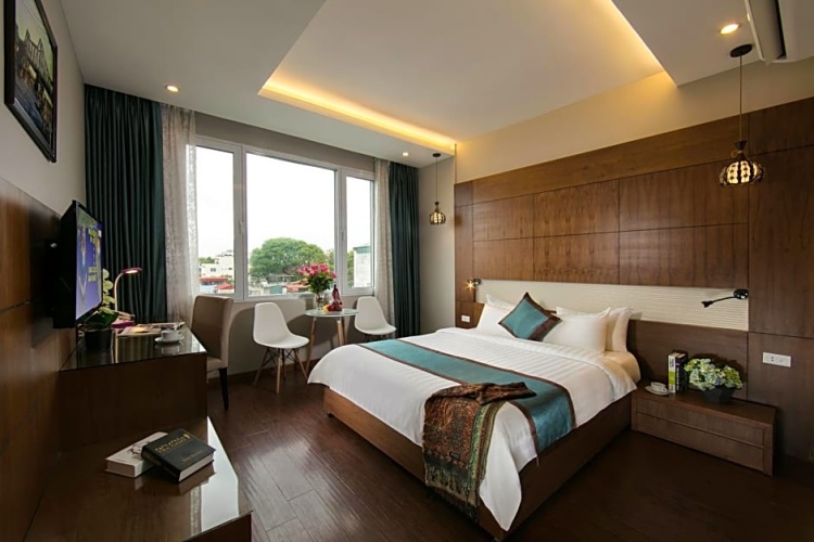 Deluxe Double room with city view