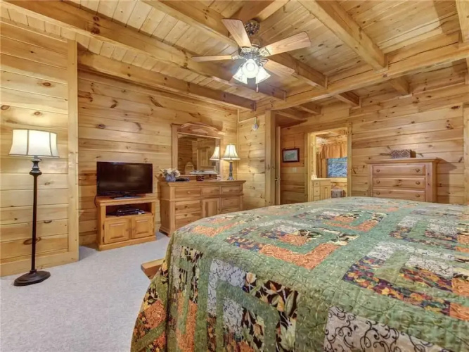 Mountain Haven 3 Bedroom Home with Hot Tub