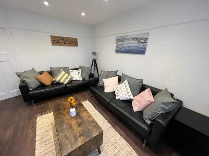 3 Bedrooms Cottage