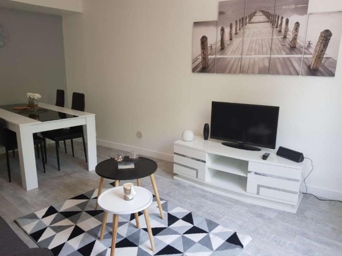 2 Bedrooms Apartment
