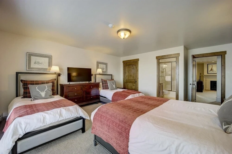 4 Bedrooms Cottage