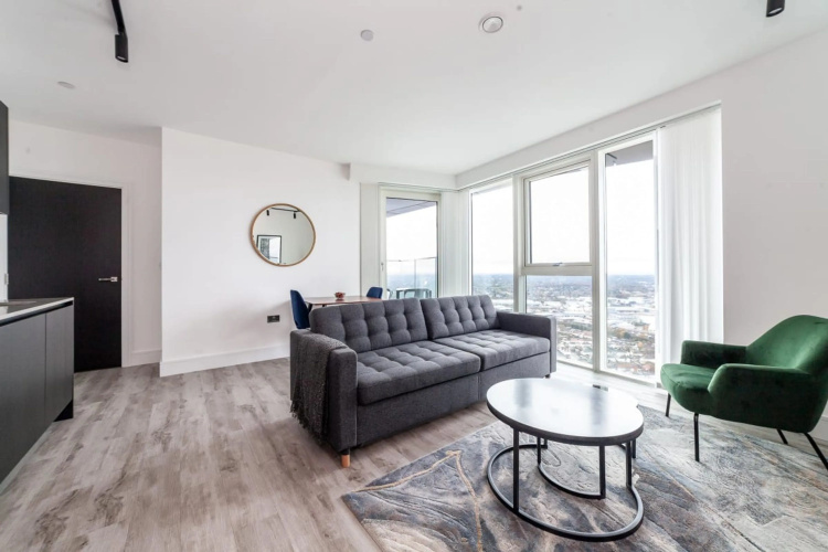Sky-high North Acton Apartment