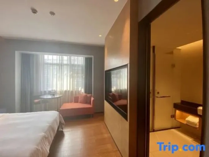 Standard Double room with city view