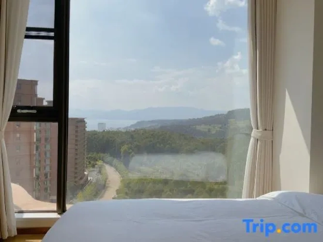 2 Bedrooms Suite with lake view