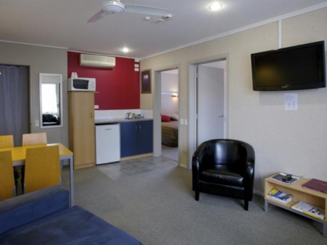 2 Bedrooms Sextuple Suite
