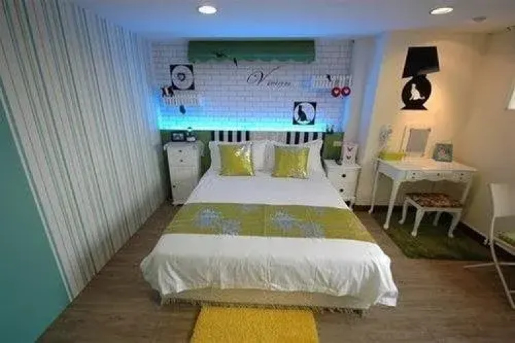 Glass House B & B