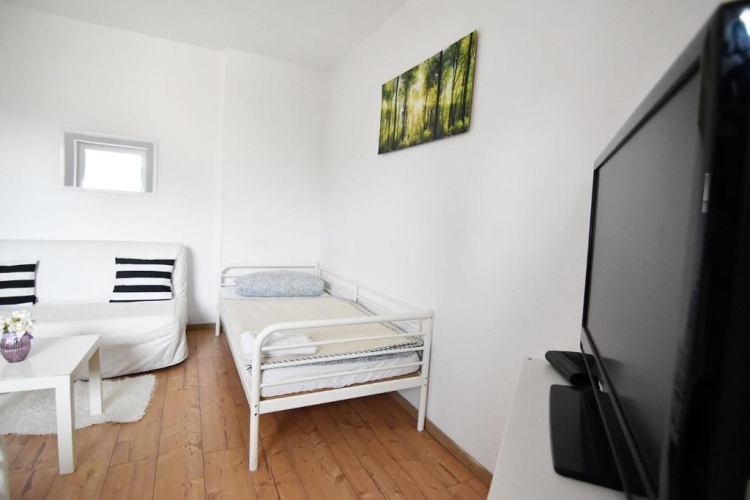 2 Bedrooms Single Apartment