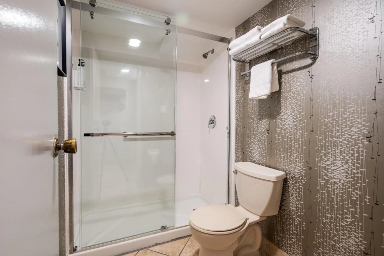 Monte Carlo Inn Toronto West Suites photo 10