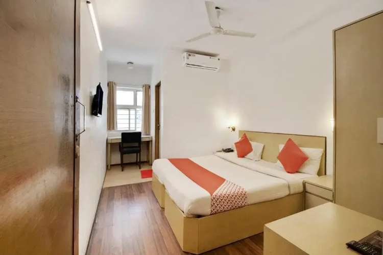 OYO 74511 Hotel Adya