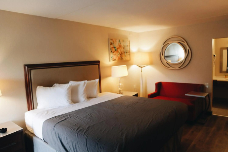 All Seasons Inn & Suites