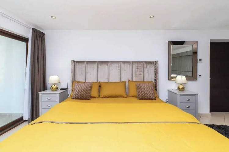 Modern 3bdr Apt at Villaggio - Rooftop Pool & Skybar