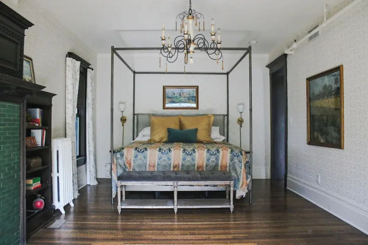 New Victorian Mansion Bed & Breakfast