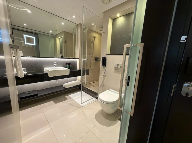 Standard Double Lounge Access room with garden view