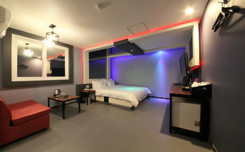 V Hotel