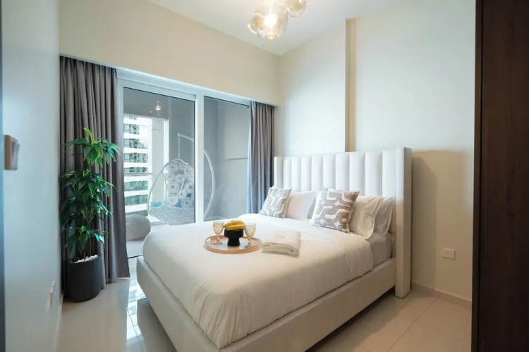 KeyRock - Chic 2BR Escape with Pool