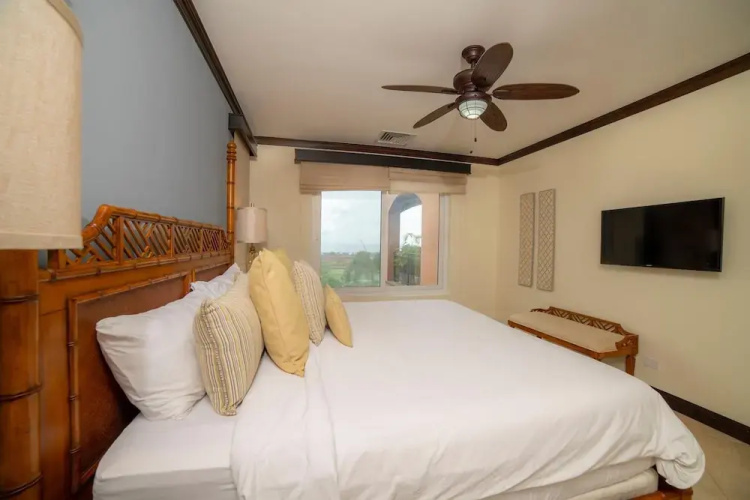 Altavista 5D 3 Bdr 2 bth Ocean View Condo